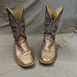 Size 8 women’s glitter square toe boots
